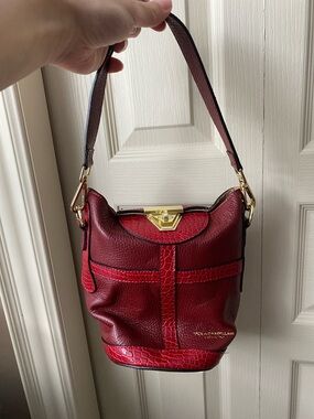 Viola Castellani Red Leather Shoulder Bag with Gold Hardware